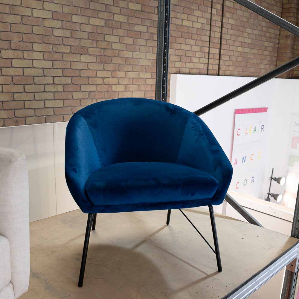 Imperfect Arlo Vogue Velvet Chair in Fornice Navy